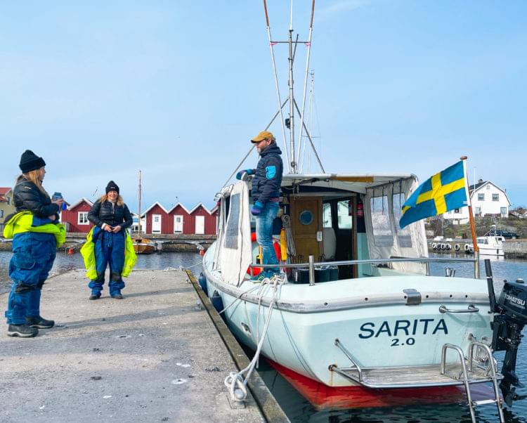 Charterbåten Sarita på Källö-Knippla