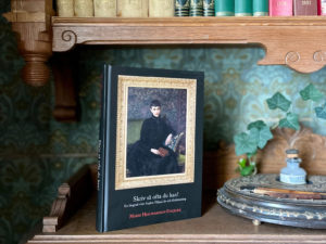 Boken Skriv så ofta du kan av Marie Engelke i en bokhylla i Nääs Slott