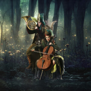 Två musiker i fantastiska kläder spela instrument i en magisk skog.